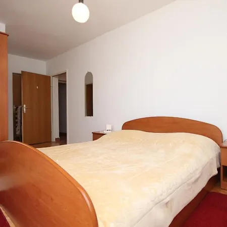 5130b Tisno