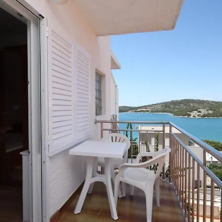 5130b Apartamento Tisno